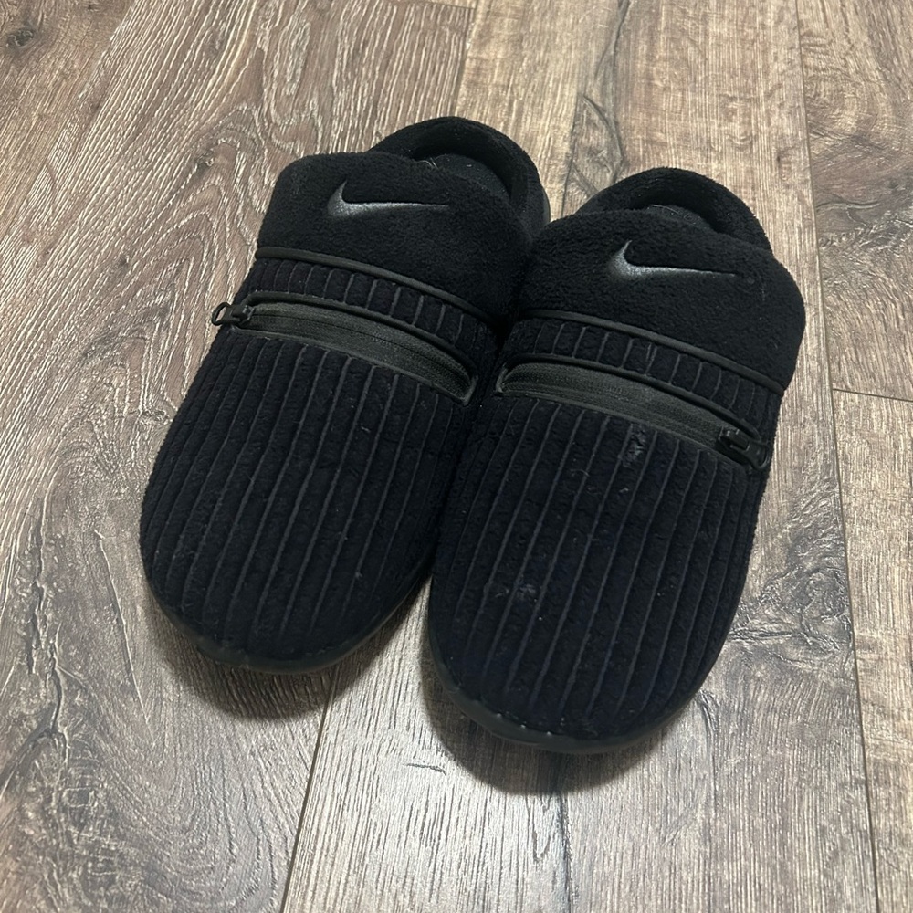 Women’s Nike Slip ons